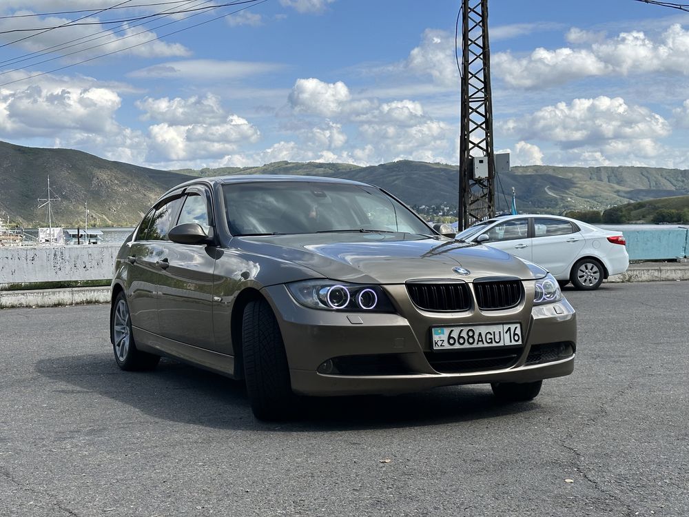 Продаётся автомобиль BMW 320i E90
