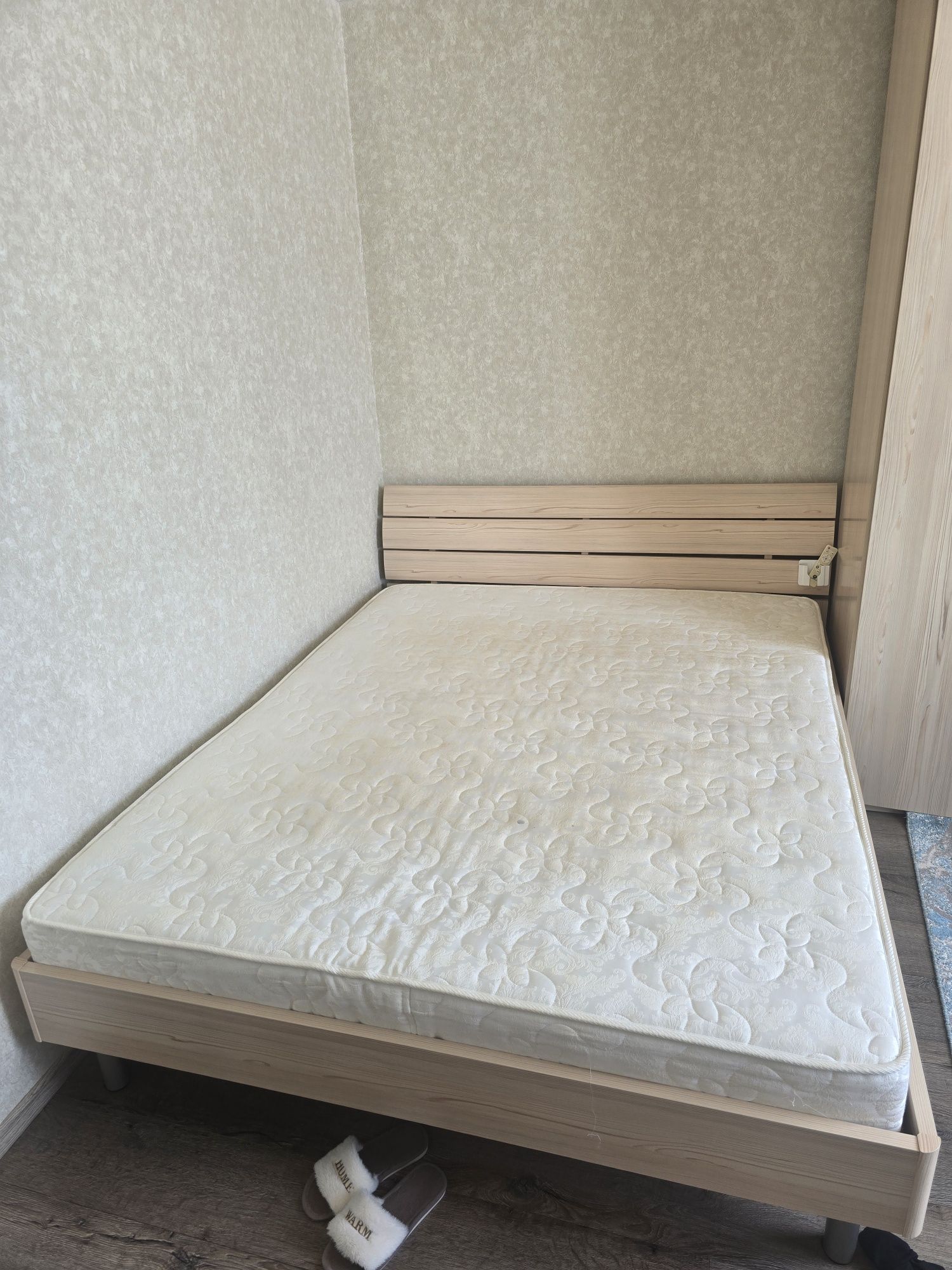 Продаю двуспальную кровать