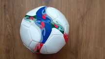 Minge de fotbal, editie speciala.