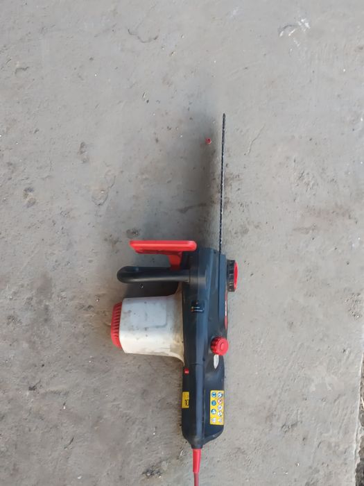 Vând drujba electrica drujma merge foarte bine