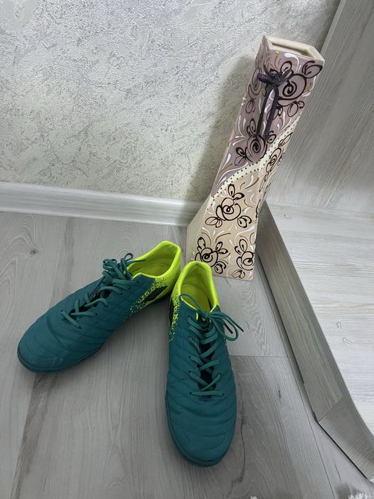 Бутсы футбольные сороконожки ,многошиповые  размер 45 .