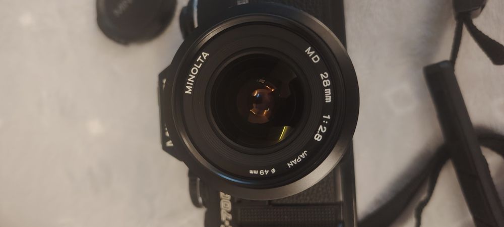 Аналогова камера минолта x700 със светкавица