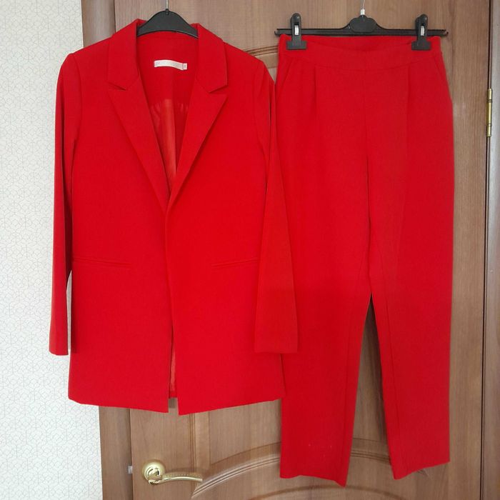 Продам женский костюм