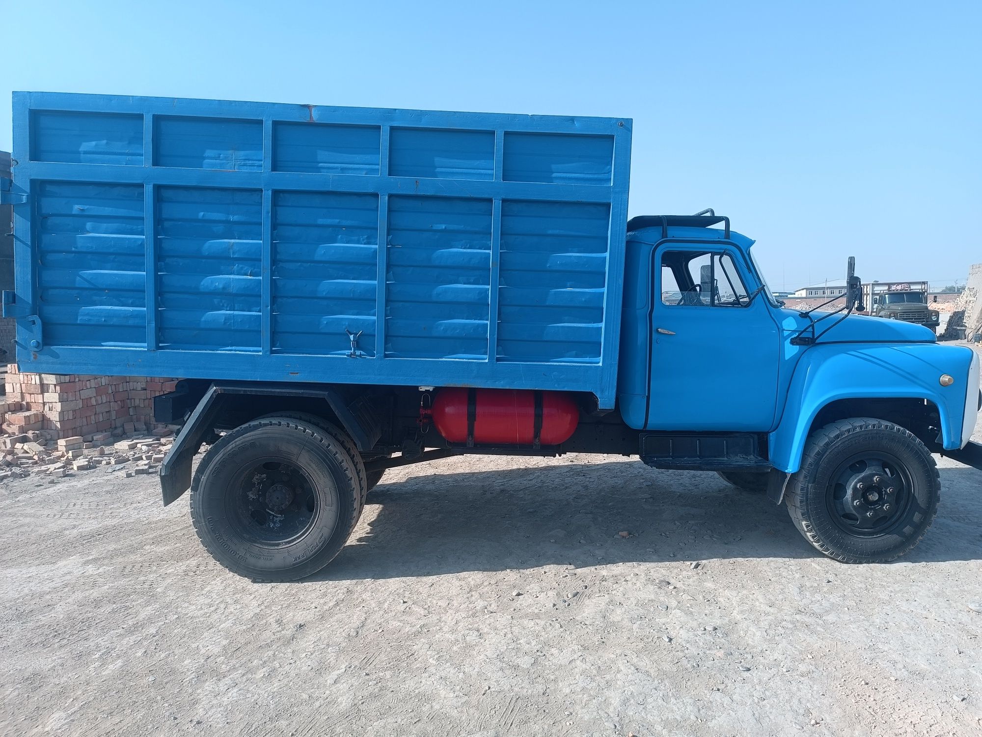 Gaz 53 samosval sotiladi