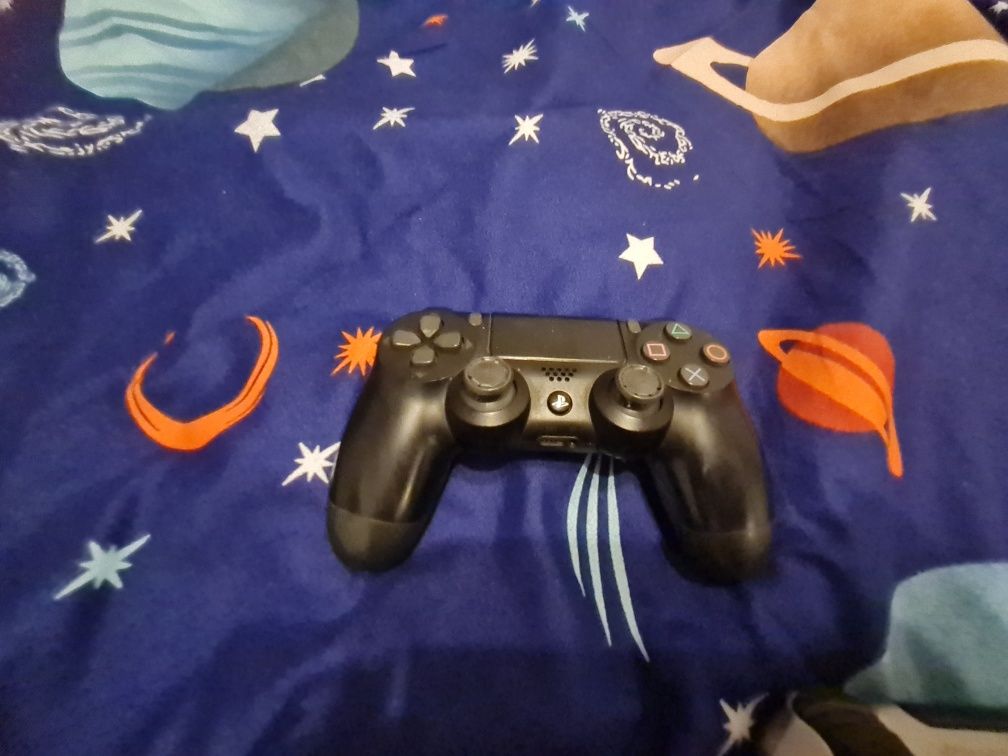 Controler ps4 cu semne de utilizare!