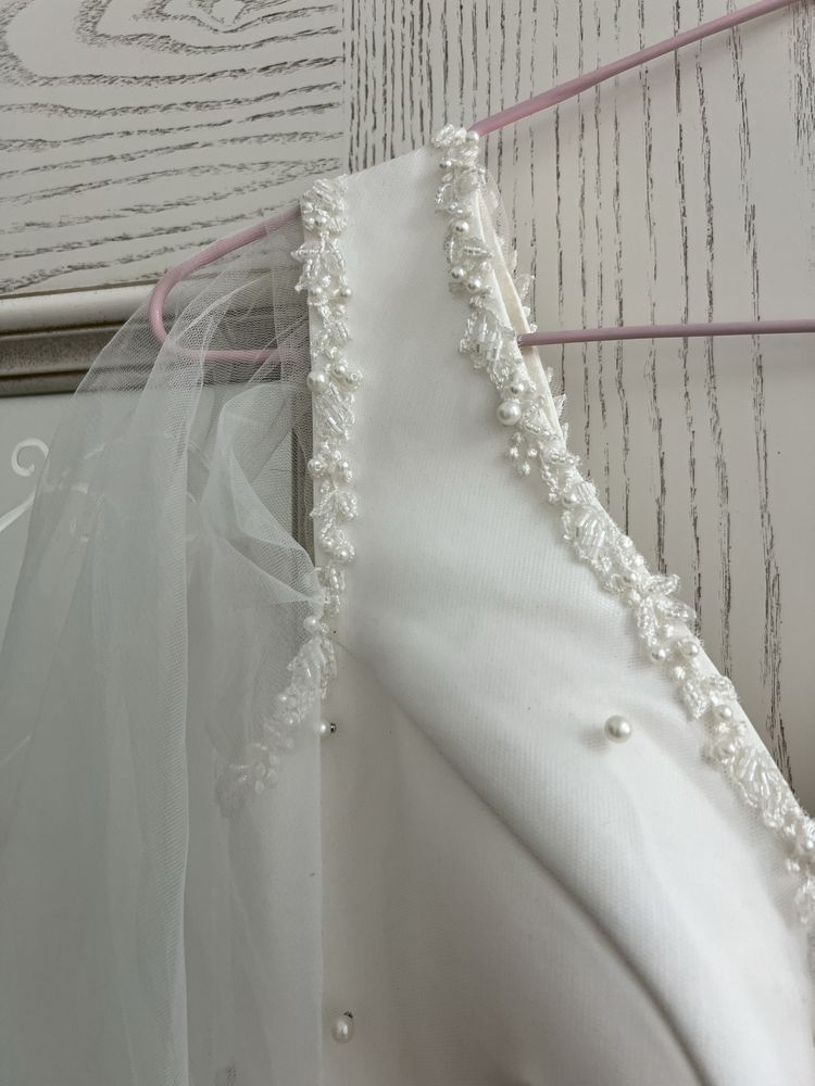 Продам нежное свадебное платье цвета айвори