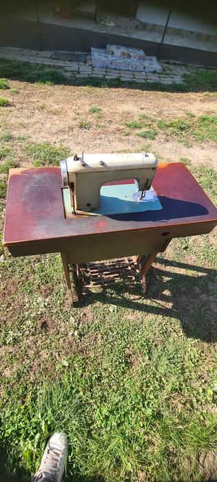 Mașina de cusut ILEANA