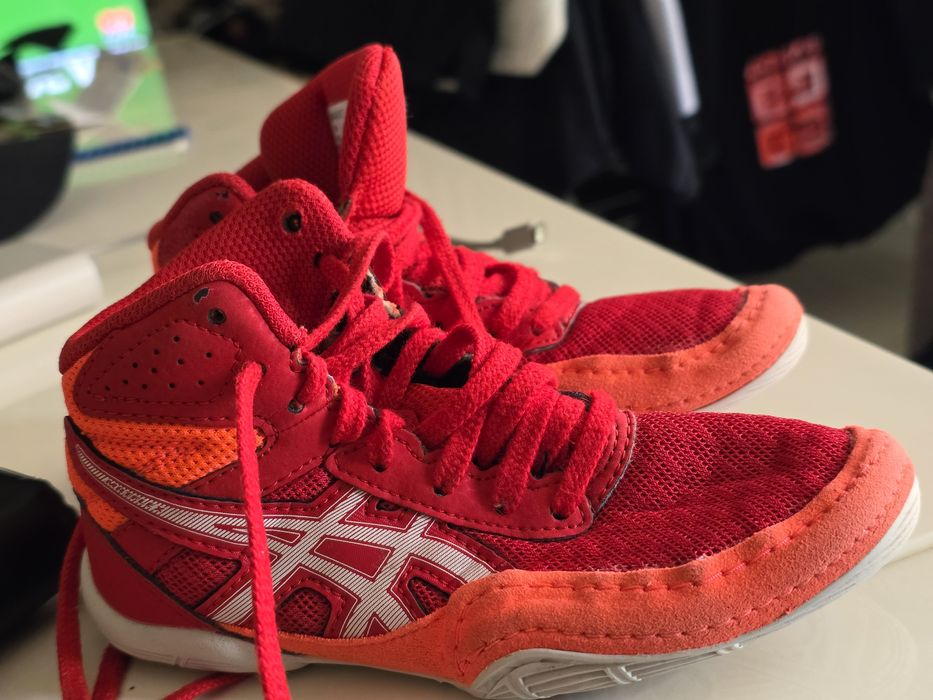 Борцовки ASICS - 27 номер , неразличими от нови
