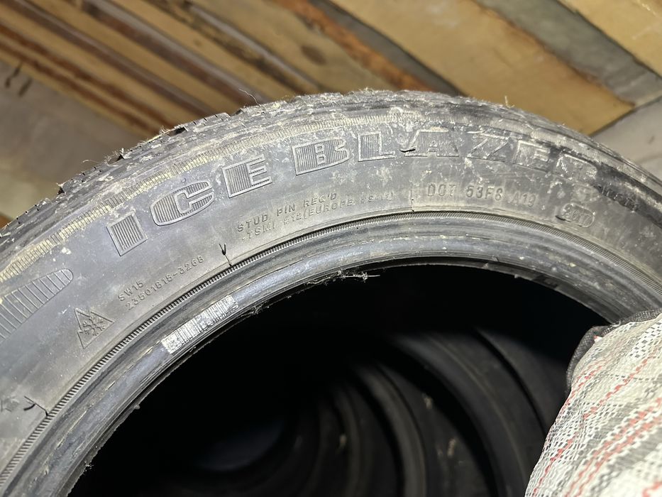 Продам резину зима и лето размером 235/50R18, зима 4 штуки.