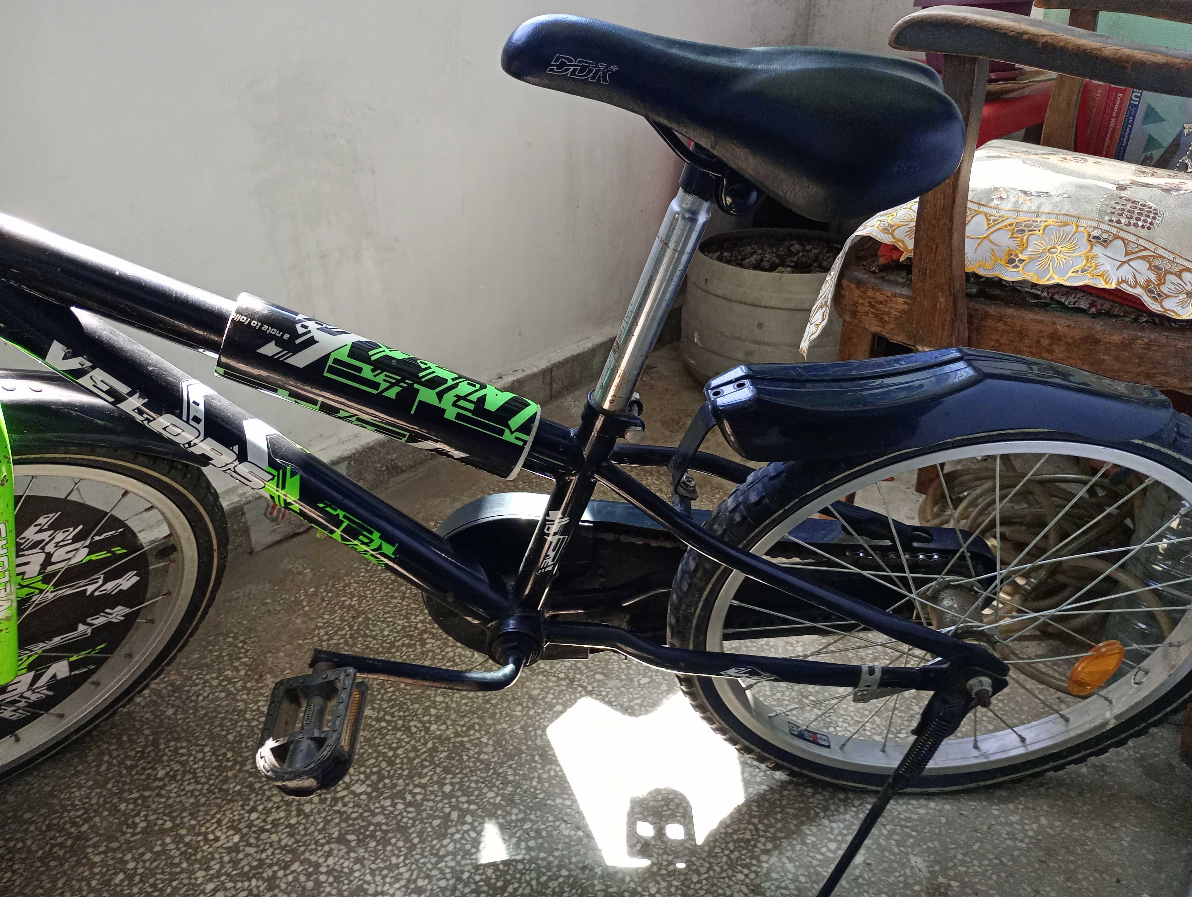 Bicicleta Velors , roți 20", ideala pt copii 6-12 ani, in stare bună