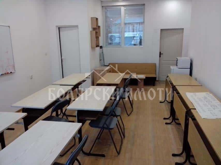 Офис/Магазин/Студио под наем в Идеален Център