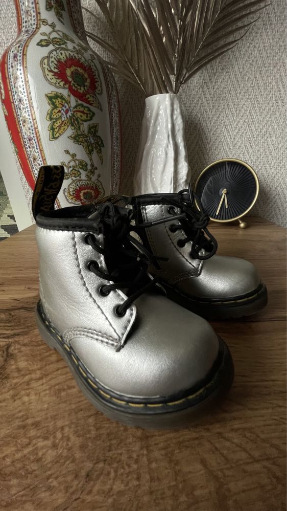 Детски кожени обувки Dr.Martens номер 19