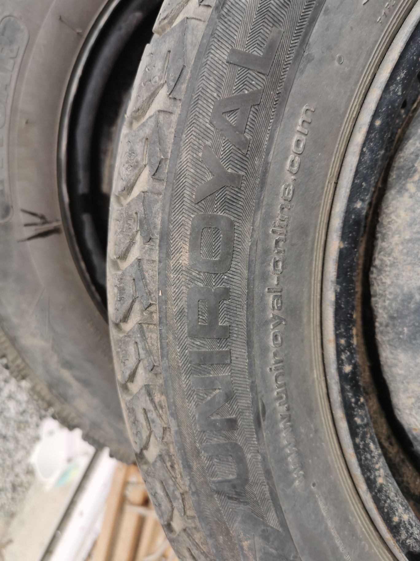 Джанти оригинални за форд 15 " 4/108 с гуми 185/60/15 Тигар и Унроял