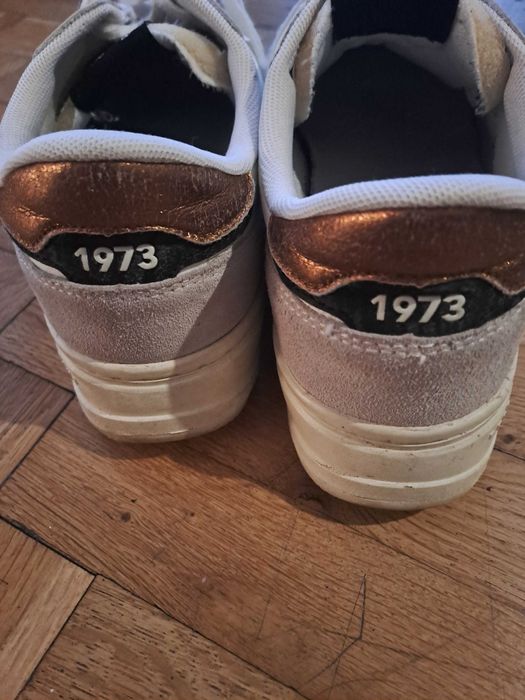 Обувки, маратонки