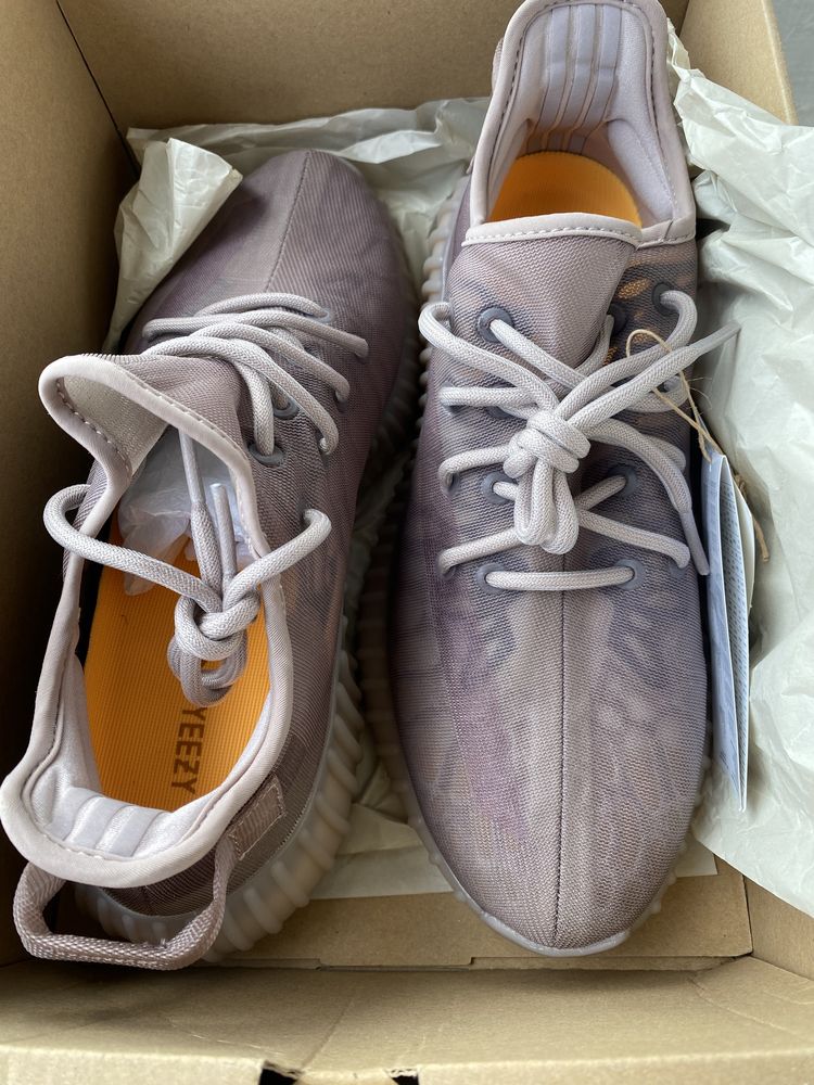 *НОВИ* Adidas Yeezy Boost 350 V2 Mono Mist 43 1/3