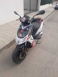 Scuter Aprilia Vespa