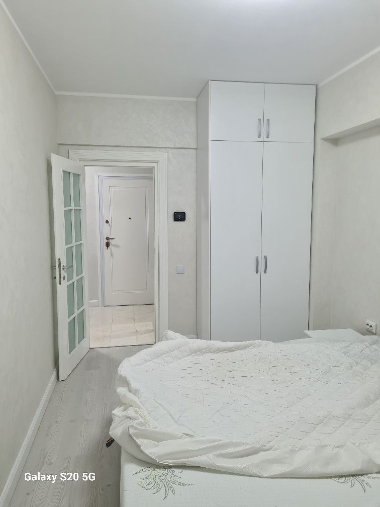 inchiriez apartament doua cam.