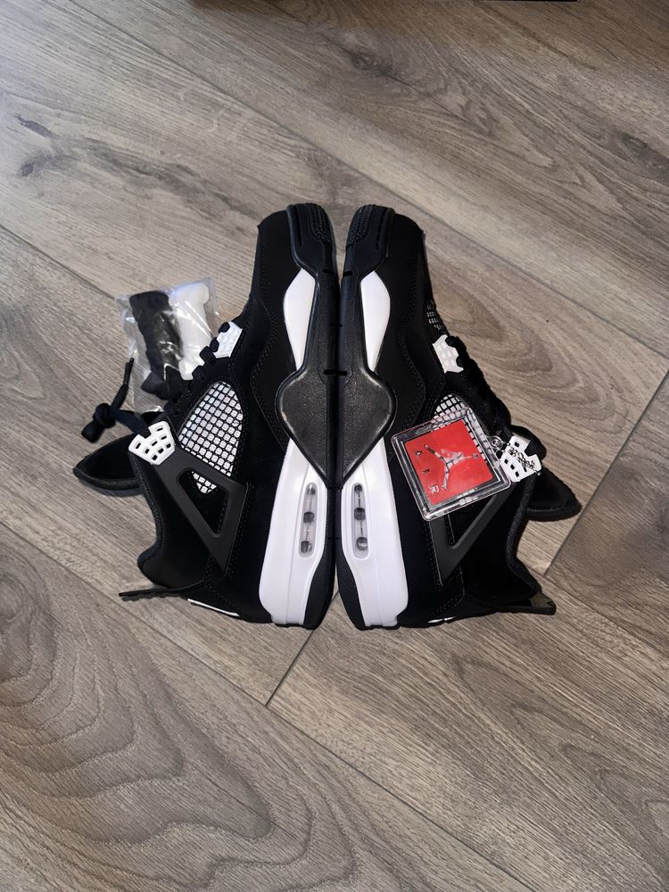 Jordan 4 White Thunder
