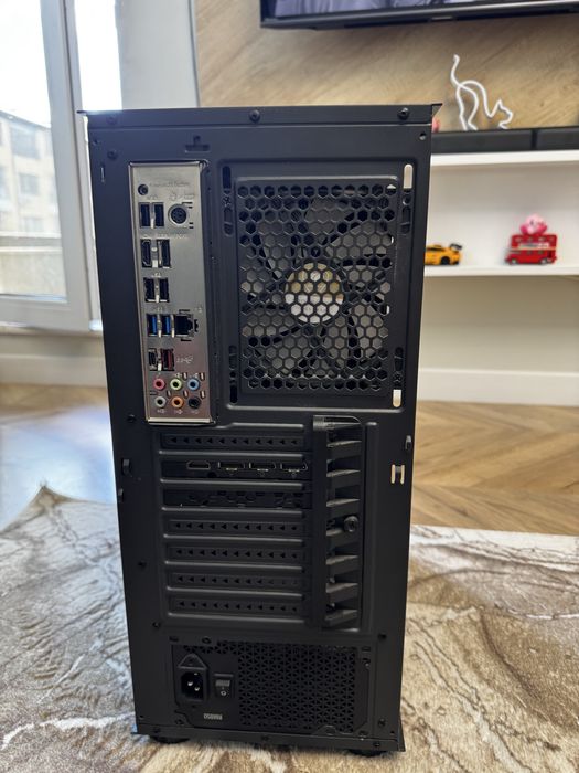 Геймърска компютърна кутия COUGAR MX410