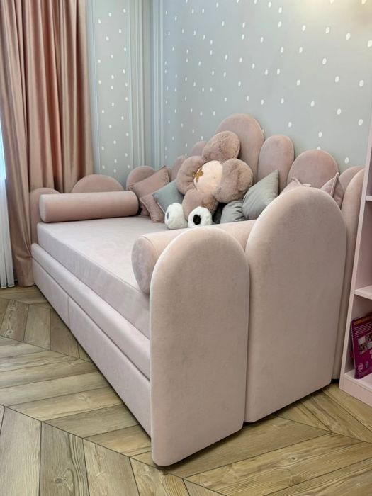 Диван мягкая кровать для девочек