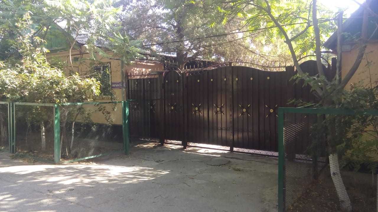 Дом в хорошем районе по ул. Шерхана Муртазы