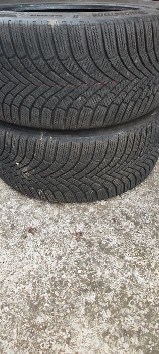 Vând 2 cauciucuri Bridgestone 225 40 R18