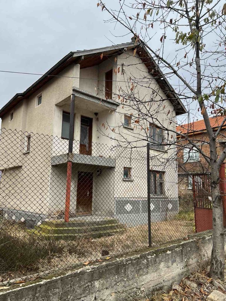 Продава се Къща в Пазарджик, Окръжна болница - 180 кв.м за 362 €/кв.м - Снимка #1