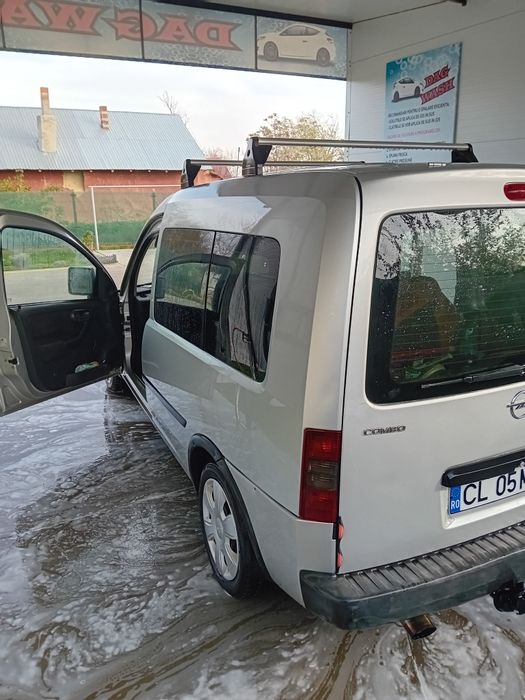 Vând Opel combo autoturism