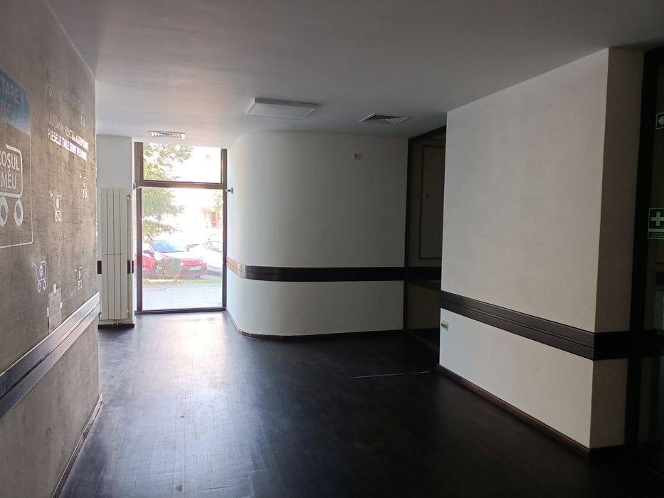 Inchiriez spatiu comercial