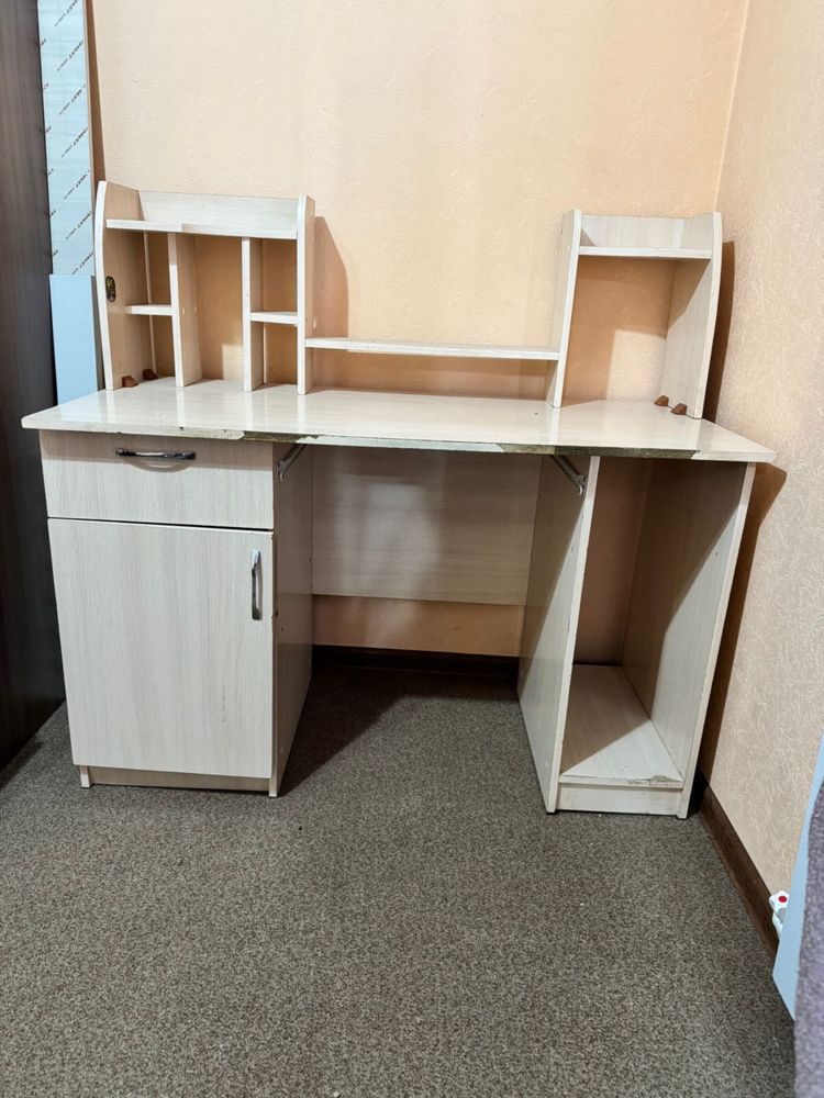 Письменный стол / компьютерный стол