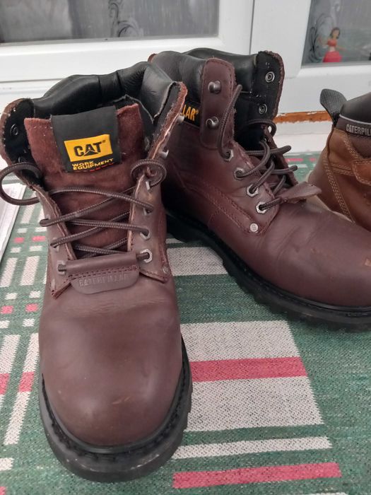 Bocanci Caterpillar de vânzare