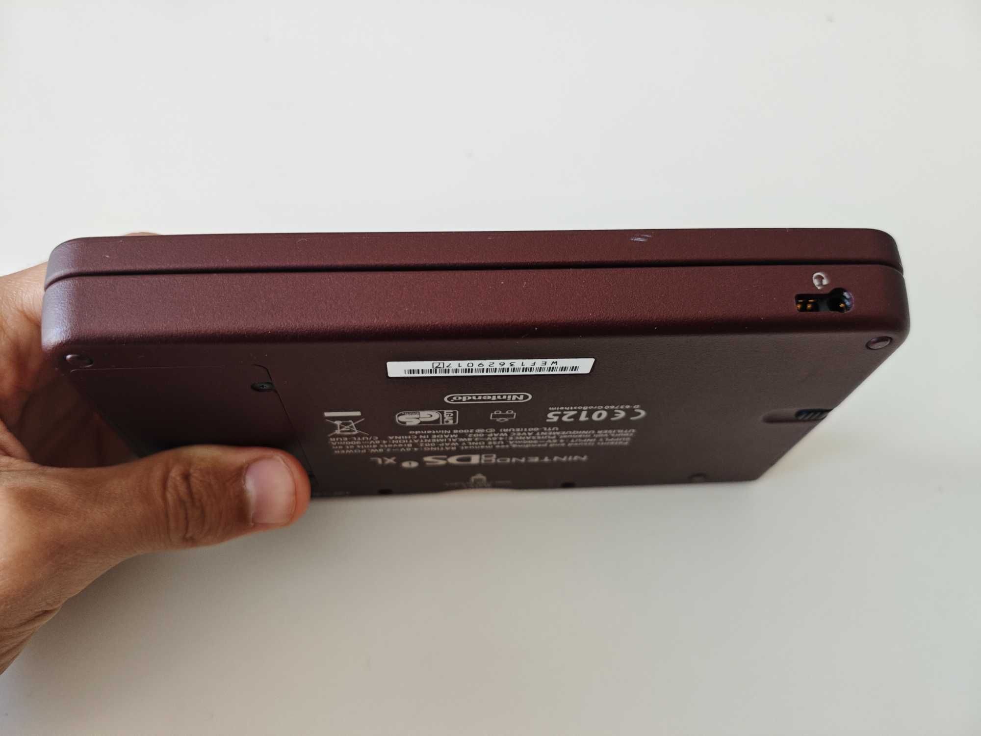 Продавам Nintendo DSi XL с качени много игри