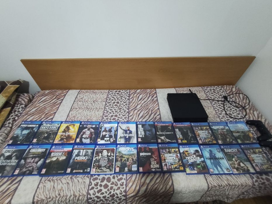 ПРОДАВАМ playstation 4  +2 джойстика +24 диска за повече инф на лично