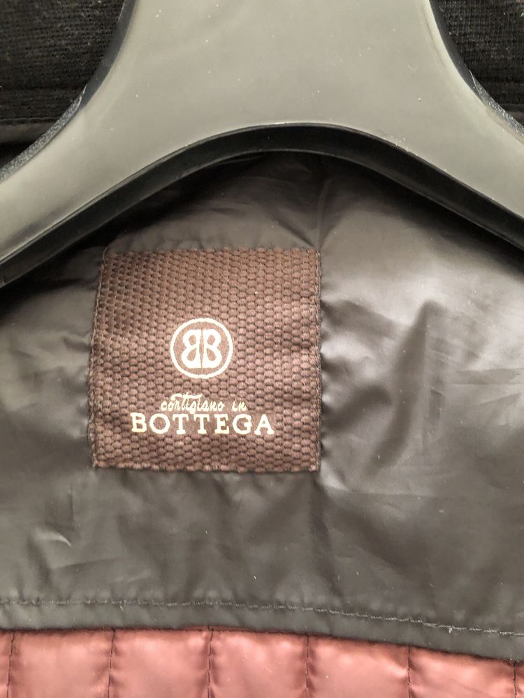 Продам куртку итальянскую Bottega