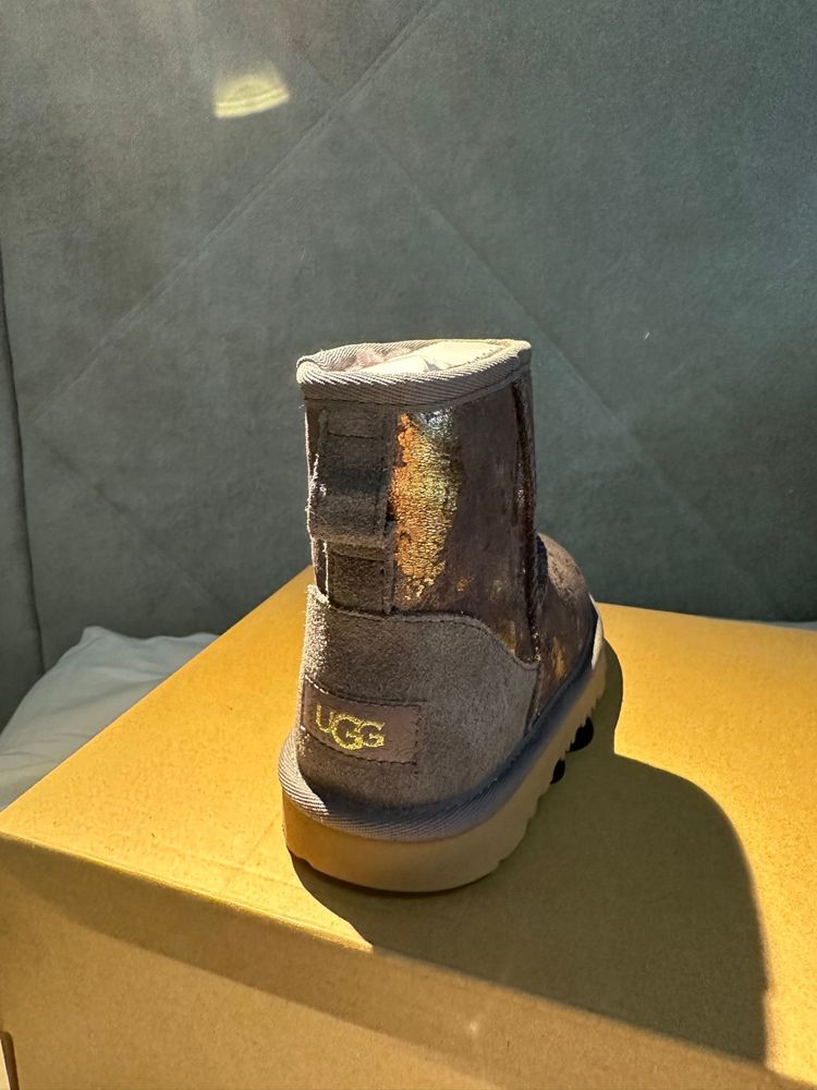 Vand Ugg marimea 31