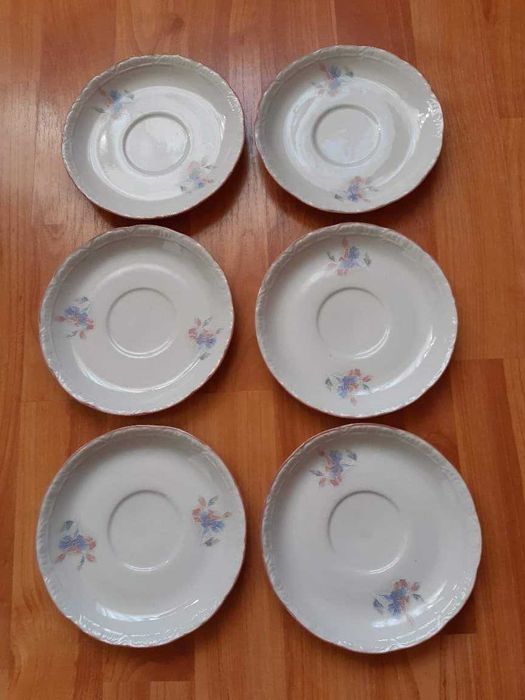 Set ceșcuțe și farfurioare