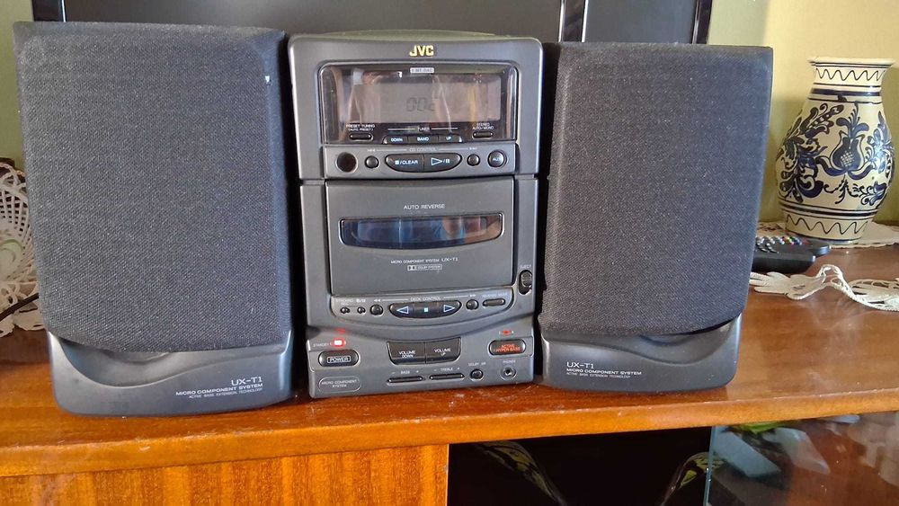Mini sistem audio cu CD si 2 boxe JVC
