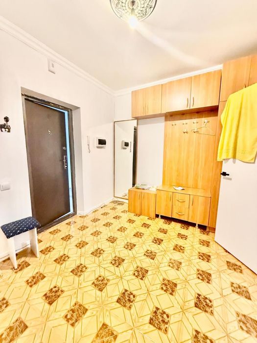 Отдам кухню и прихожую мебель