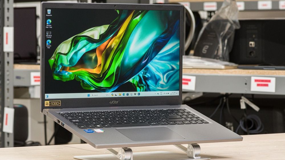 Laptop Gaming Lenovo AMD Ryzen 5 7520u nou.Laptop ACER nou