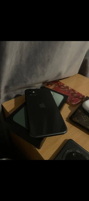 Айфон 11,  акб77