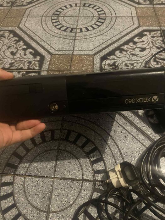 Продавам Xbox в добро състояние