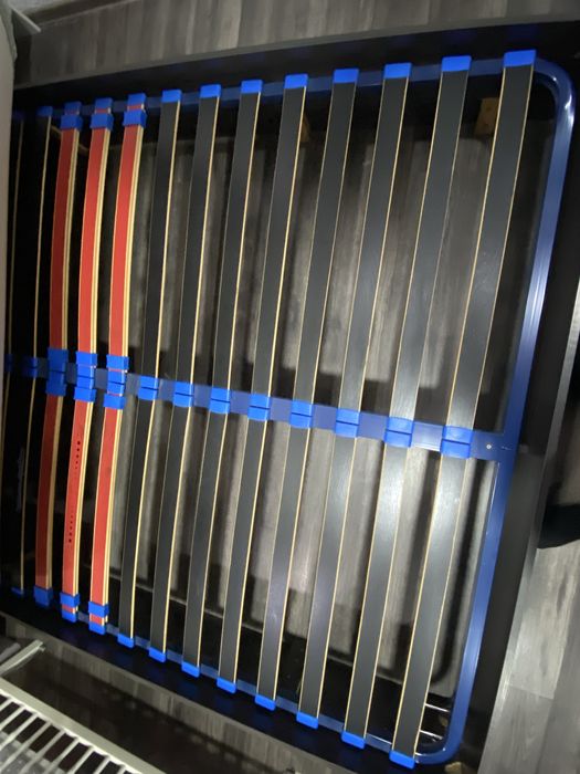 Спалня 160/200 + матрак + нощни шкафчета + подматрачна рамка