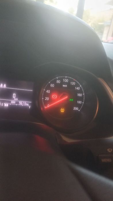 Srochno ONIX mashinasi sotiladi