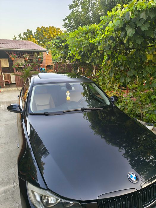 Vând BMW e90 318d 2008