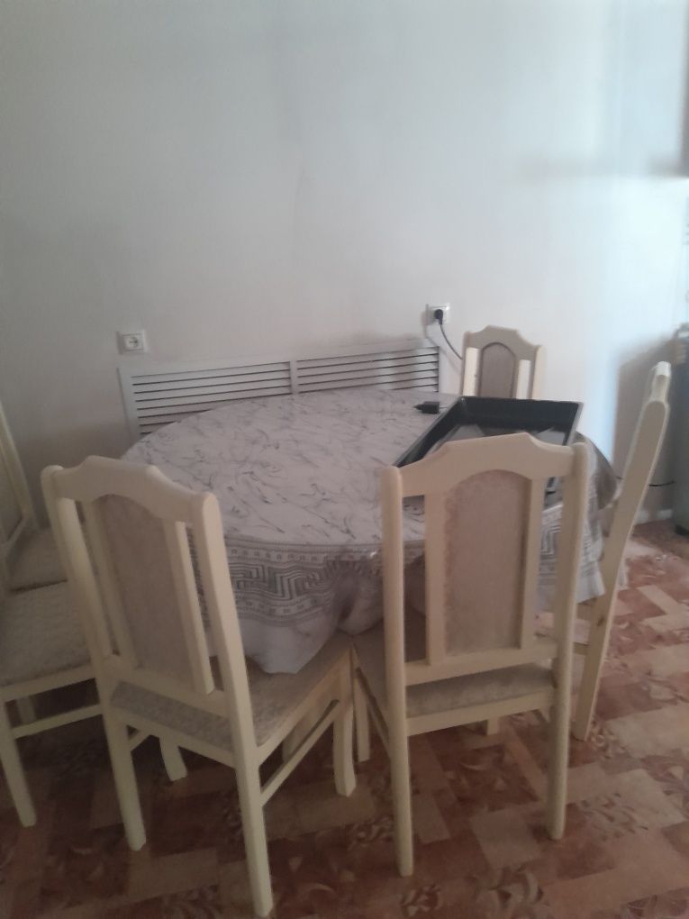Круглый стол и 6 стульев