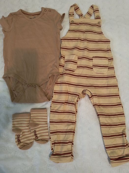 Set pantaloni body și șosete bebe