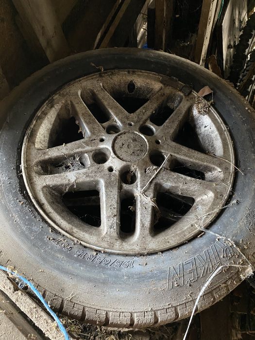 De vanzare anvelope 195 65 15 plus jante bmw