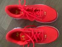 Дамски маратонки Under Armour нови 38.5