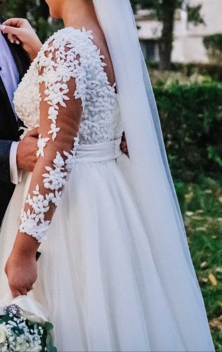 Vand rochie de mireasă prințesa cu dantelă si perle by Nicoleta Negura