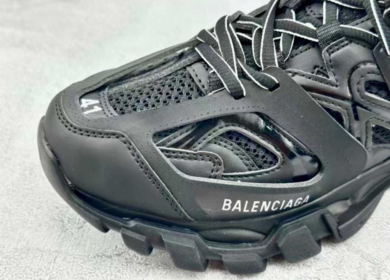 Balenciaga track чисто нови маратонки / обувки .